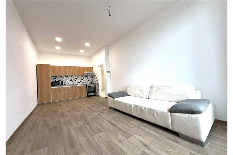 Byt 2KK Dom. Kozinova -p. Schleiss č.1.jpg