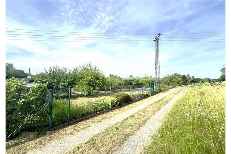 zahrada s chatkou Dom. Špotákovi č.28.jpg