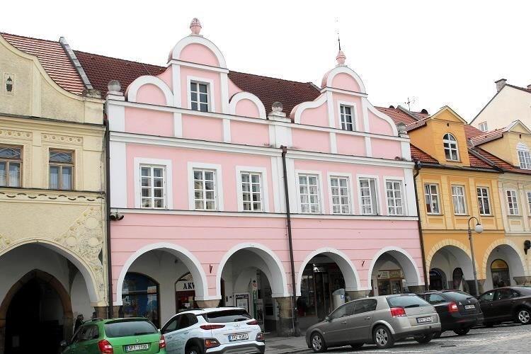 Kom. prost Švíglerovi - baar. č.3.JPG