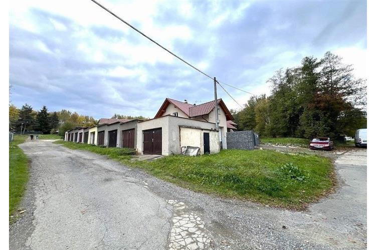 Garáž Dom. Ing. Dufek  č.18.JPG