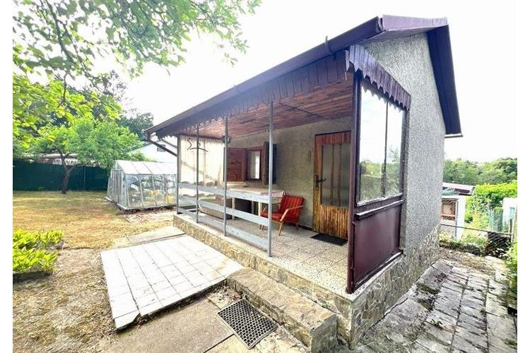 zahrada s chatkou Dom. Špotákovi č.12.jpg